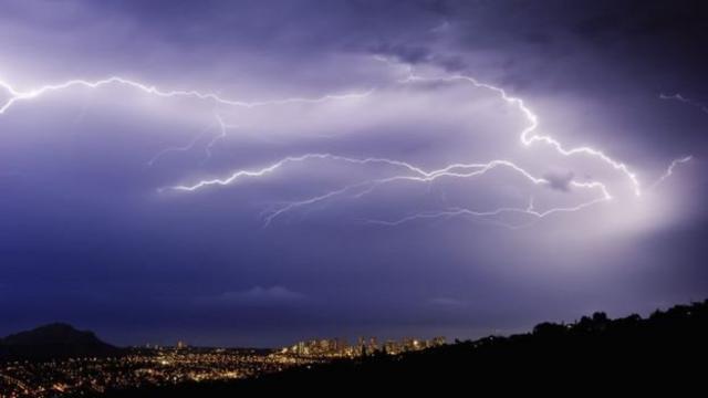 閃電雷鳴